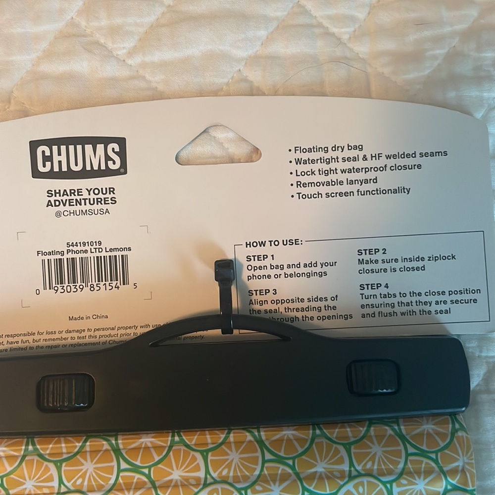 NWT Chums Floating Phone Protector - Picture 4 of 5